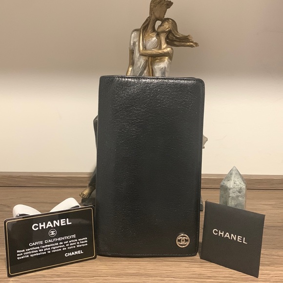 CHANEL Handbags - 😍CHANEL CC Logo Leather Long Bifold😍